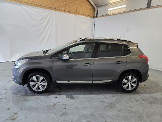 Peugeot 2008 1.2 PureTech Blue Lease Executive picture 4