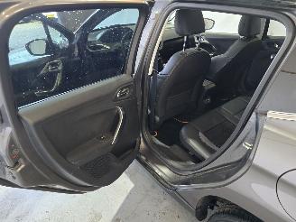 Peugeot 2008 1.2 PureTech Blue Lease Executive picture 17