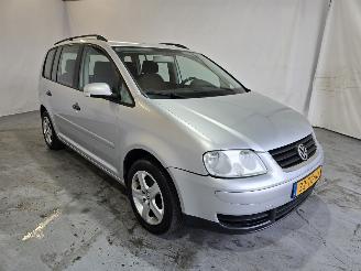 Damaged car Volkswagen Touran 1.6-16V FSI Optive I 2006/8