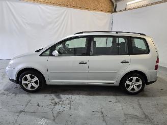 Volkswagen Touran 1.6-16V FSI Optive I picture 4