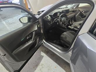 Peugeot e-2008 EV Allure Pack 50 kWh picture 21