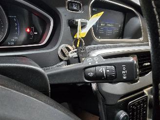 Volvo V-40 2.0 D2 R-Design Bns picture 28