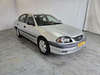 damaged passenger cars Toyota Avensis 1.6-16V Linea Terra 2000/12