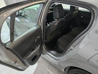 Peugeot 208 1.2 PT 75 Active picture 19