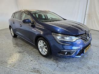 damaged passenger cars Renault Mégane Estate 1.6 dCi Série Signature Exclusiv 2017/1