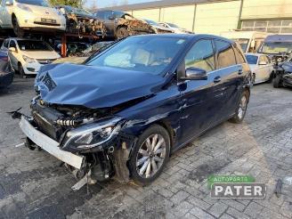 Vrakbiler auto Mercedes B-klasse B (W246/W242), Hatchback, 2011 / 2018 1.6 B-180 BlueEFFICIENCY Turbo 16V 2017/10