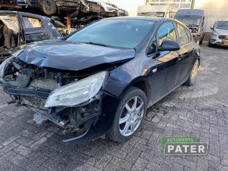 Coche siniestrado Opel Astra Astra J (PC6/PD6/PE6/PF6), Hatchback 5-drs, 2009 / 2015 1.4 Turbo 16V 2010/8