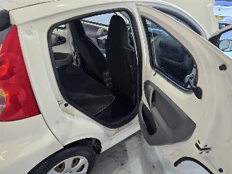 Peugeot 107 1.0-12V XS picture 15