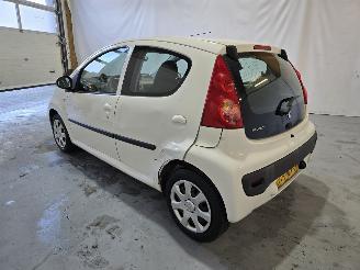 Peugeot 107 1.0-12V XS picture 5
