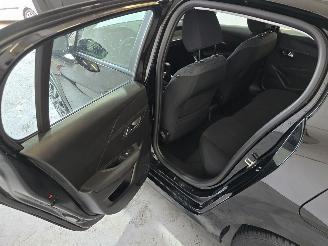 Peugeot 208 1.2 PT picture 21