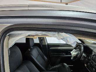 Mitsubishi Outlander 2.0 Phev Business picture 17