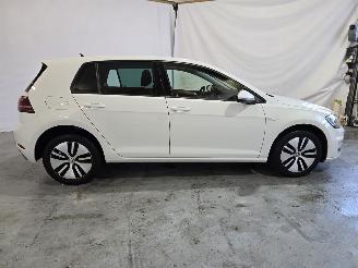 Volkswagen Golf E-Golf picture 8