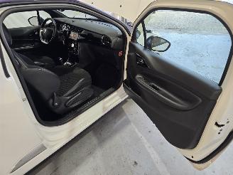 Citroën DS3 1.2 VTi So Chic picture 15