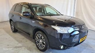 krockskadad bil auto Mitsubishi Outlander 2.0 PHEV Instyle 2013/11