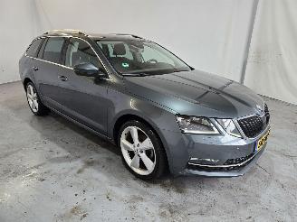 krockskadad bil auto Skoda Octavia 1.0 TSI Greentech Style Business 2018/4