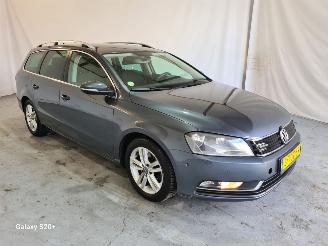 Voiture accidenté Volkswagen Passat 1.6 TDI BlueM. Ex.Ed 2014/1
