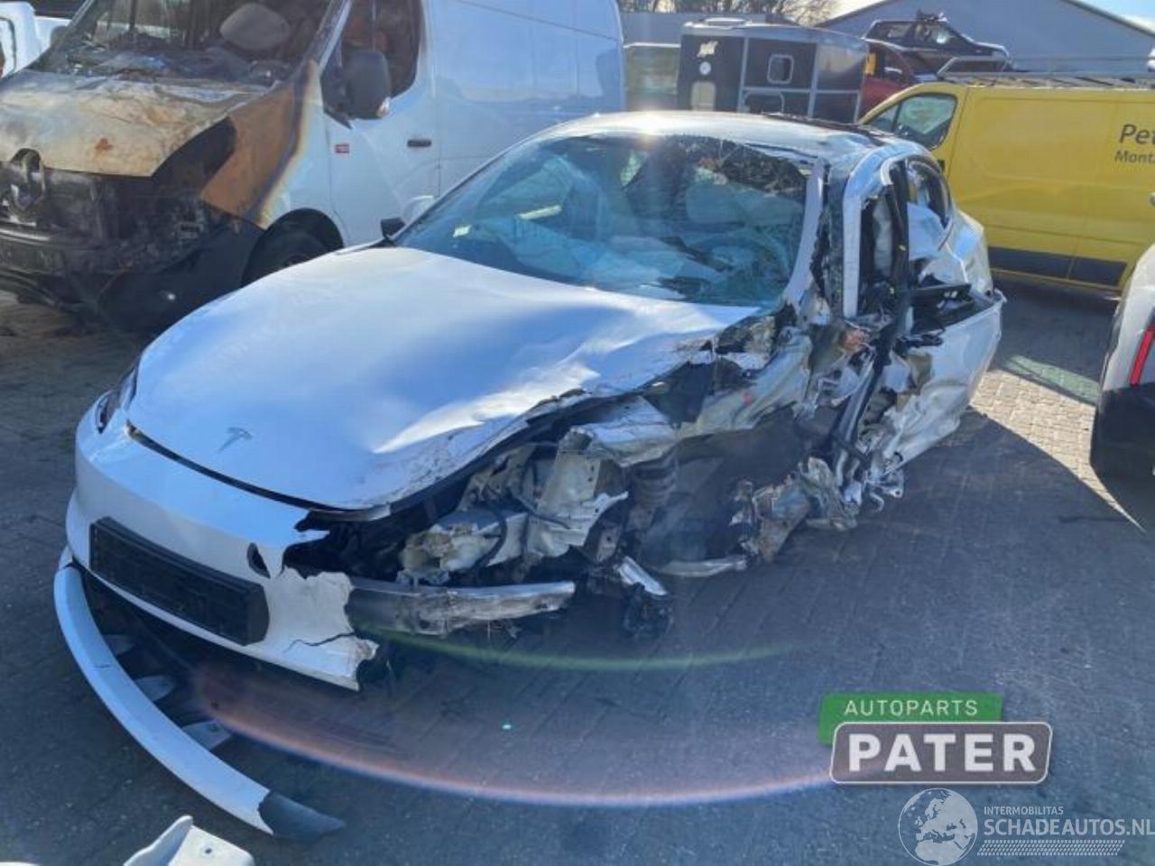 Tesla Model 3 Model 3, Sedan, 2017 RWD 60 kWh