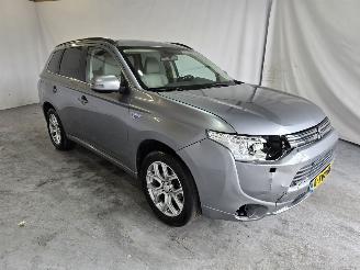 Unfallwagen Mitsubishi Outlander 2.0 PHEV Instyle 2014/5