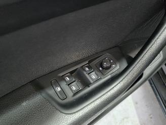 Volkswagen Passat Variant 2.0 TDI Business picture 24