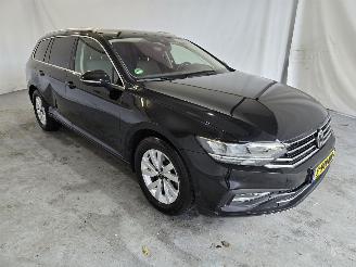 damaged passenger cars Volkswagen Passat Variant 2.0 TDI Business 2023/3
