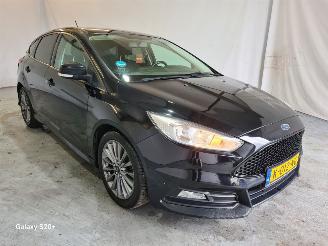 Damaged car Ford Focus 1.0 Lease Edition 2017/5