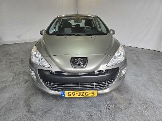Peugeot 308 1.6 HDiF Style picture 2