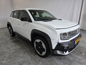 Vaurioauto  passenger cars Renault 4 comfort range evolution 52 kWh 2025/11