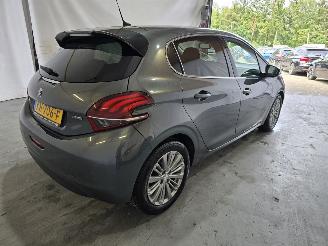 Peugeot 208 1.2 PureTech Allure picture 7