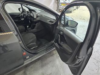 Peugeot 208 1.2 PureTech Allure picture 16