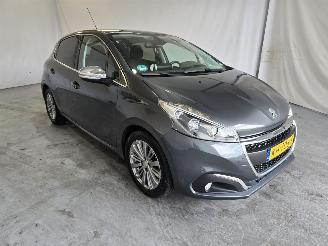 damaged passenger cars Peugeot 208 1.2 PureTech Allure 2016/9