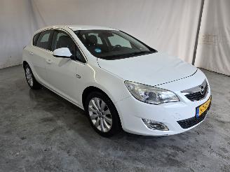 krockskadad bil auto Opel Astra 1.4 Cosmo 2011/4