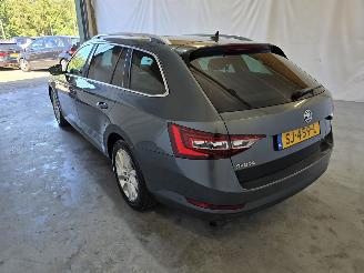Skoda Superb 2.0 TDI Style Bns picture 5