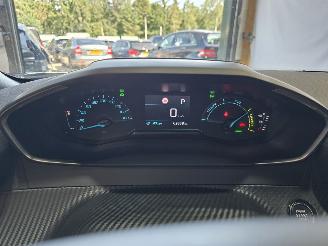 Peugeot e-2008 EV Active 54 kWh picture 31