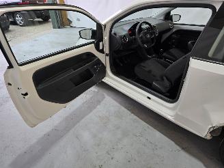 Volkswagen Up! 1.0 take up! BlueMotion picture 16