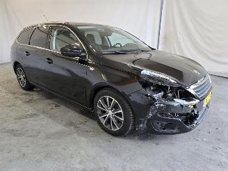 Vaurioauto  passenger cars Peugeot 308 1.2 PureTech Style 2015/6