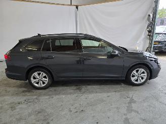 Volkswagen Golf 1.5 TSI Life Business picture 8