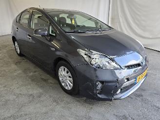 Damaged car Toyota Prius 1.8 Hybrid 2013/11