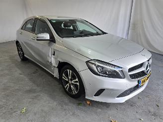 krockskadad bil auto Mercedes A-klasse 160 Ambition 2015/10
