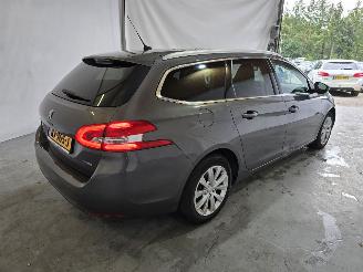 Peugeot 308 1.2 PureTech Allure picture 7