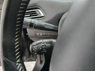 Peugeot 308 1.2 PureTech Allure picture 25