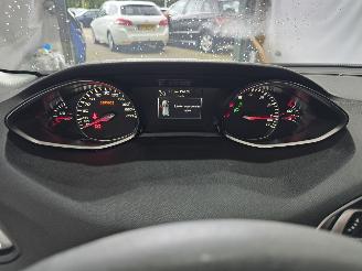 Peugeot 308 1.2 PureTech Allure picture 29
