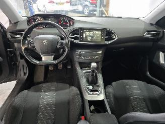 Peugeot 308 1.2 PureTech Allure picture 23