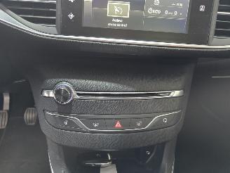 Peugeot 308 1.2 PureTech Allure picture 31
