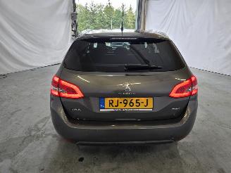 Peugeot 308 1.2 PureTech Allure picture 6