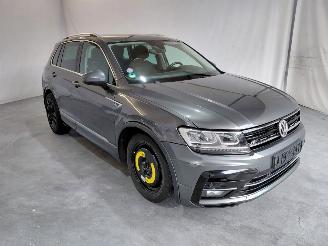 damaged passenger cars Volkswagen Tiguan 1.4 TSI ACT Highl. 2018/4
