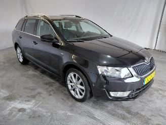 Vaurioauto  passenger cars Skoda Octavia 1.2 TSI Greentech JOY Businessline 2016/5