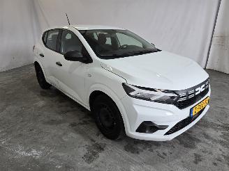 Vaurioauto  passenger cars Dacia Sandero 1.0 TCe 100 ECO-G Essential 2024/4