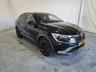 Vaurioauto  passenger cars Renault Arkana E-TECH 2024/2