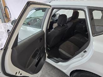Kia Cee d 1.4 CVVT Navigator Plus Pack picture 18