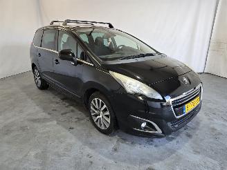 Vaurioauto  passenger cars Peugeot 5008 1.6 THP Blue Lease Executive 7p. 2014/4